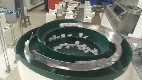 Automatic wire crimping crimping machine with sleeves insertion and housing insertion