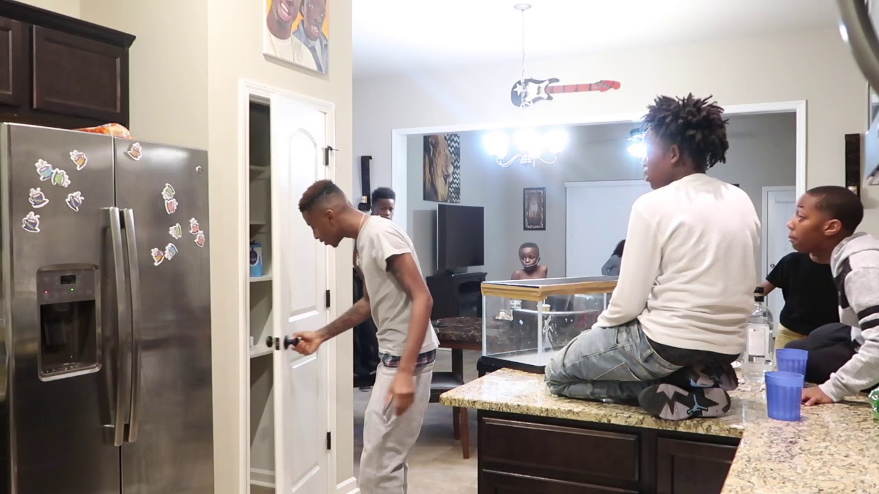pranks to do on your mom DON'T PANIC!!! I LOST MY SNAKE PRANK ON THE KID'S AND JALIYAH