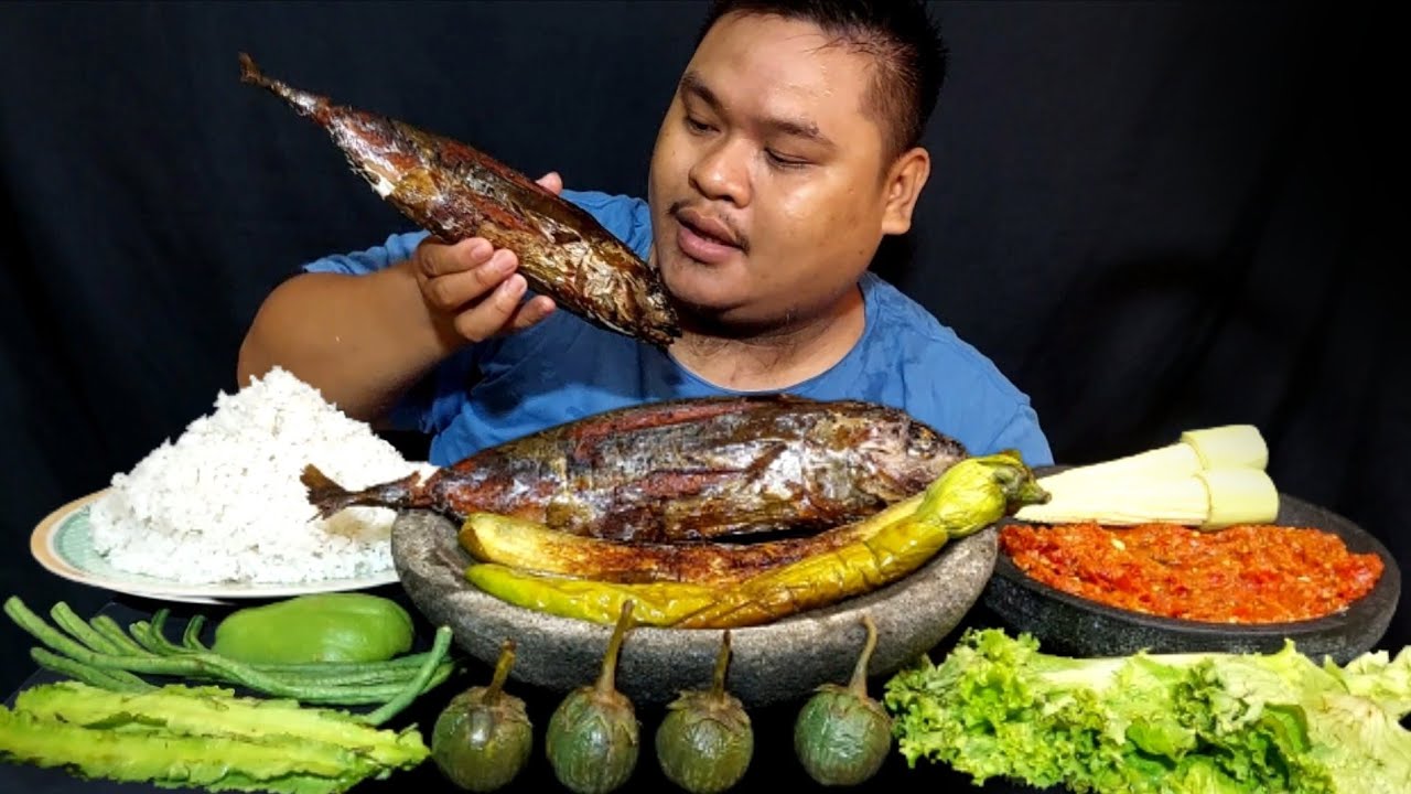 IKAN CAKALANG SUPER JUMBO SAMBAL TERASI LALAPAN REBUSAN DAN MENTAH..