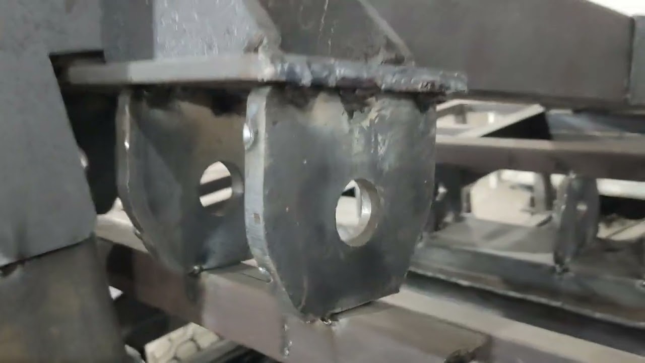 (assembling system)........towing crane undarlift manufacturing demo ..    Kamal crane (workshop)