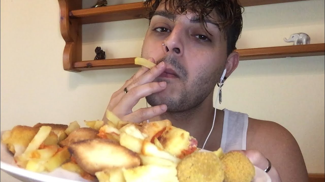 ASMR EATING SOUNDS│PANZEROTTINI RIPIENI, PATATINE, MOZZARELLA IN CARROZZA E OLIVE ASCOLANE