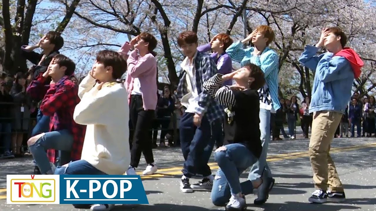 UNB(유앤비) 'Feeling'(감각) Busking Stage (윤중로 벚꽃길 버스킹, The Unit, 더유닛, 보이후드, Boyhood)