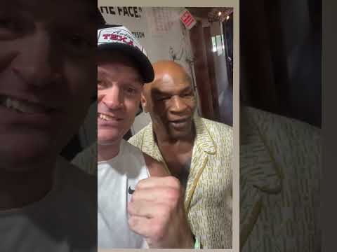 Tyson Fury with Mike Tyson and sends another message to Anthony Joshua 👀✍️