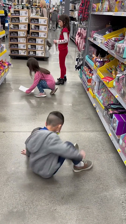 K-pop Dancing Or a Mop😁