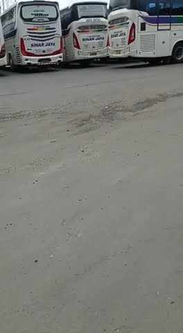Klaksonin Semua Bus Sinar Jaya😱 Pake Klakson Fuso Di Motor #shorts #fyp #viral