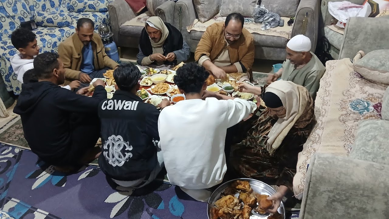 عزومه بيت العيله بيت ابويا اتجمعنا كلنا الأخوات  والاحفاد وأجواء لاول مره تعشوها معانا بدون مونتاج 