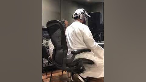 نبيل شعيل في استوديو  يقرأ سورة  الرحمن