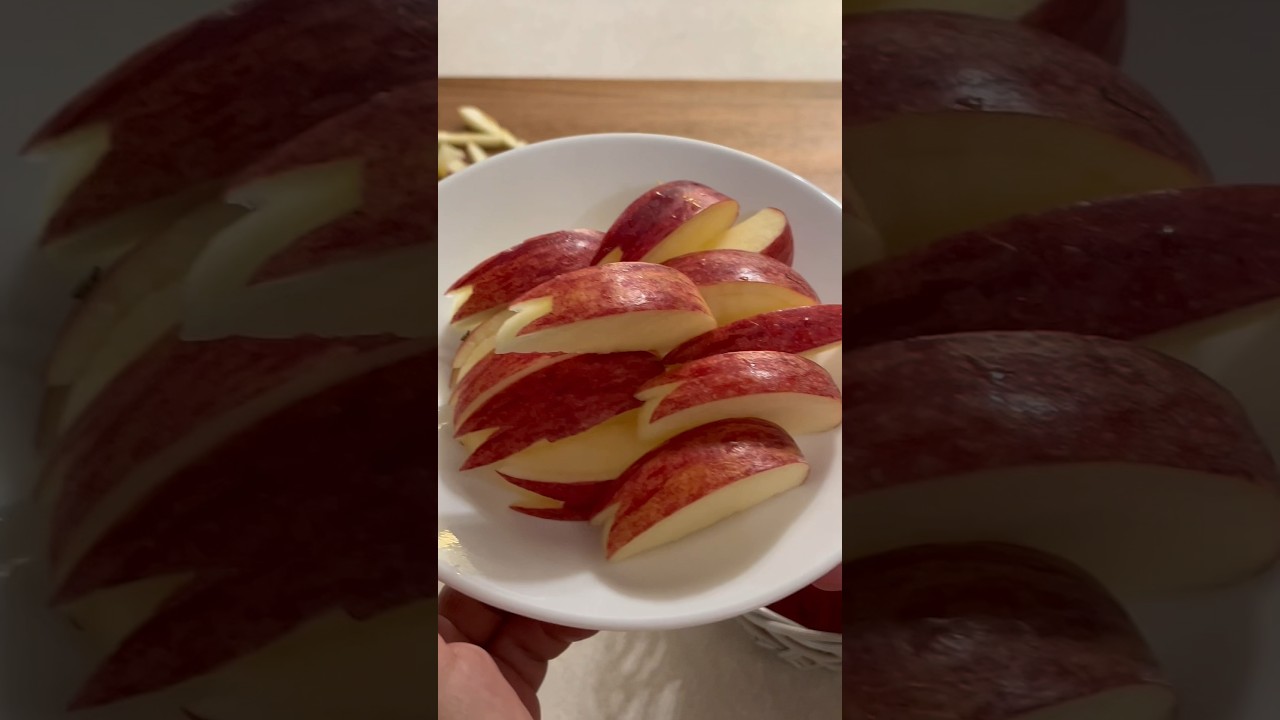 How To Cut Apple Slices Into Cute Bunnies:) 