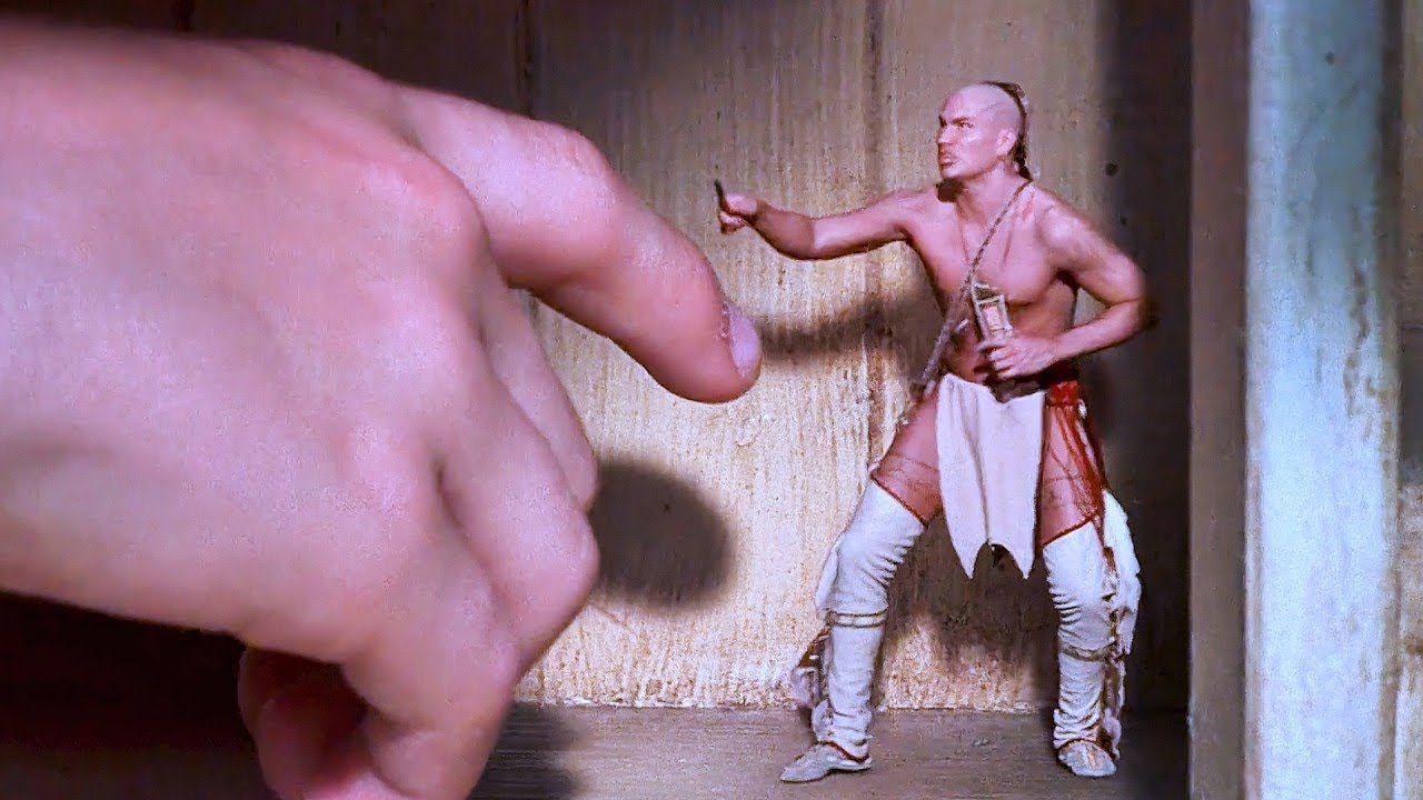 Armaajo sixir leh oo alaabta carruurta ku ciyaarto soo nooleyn karta 😱 Daawo!