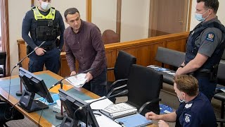 Deluded Sovereign Citizen Tries to Arrest the Judge & 6 Police Officers