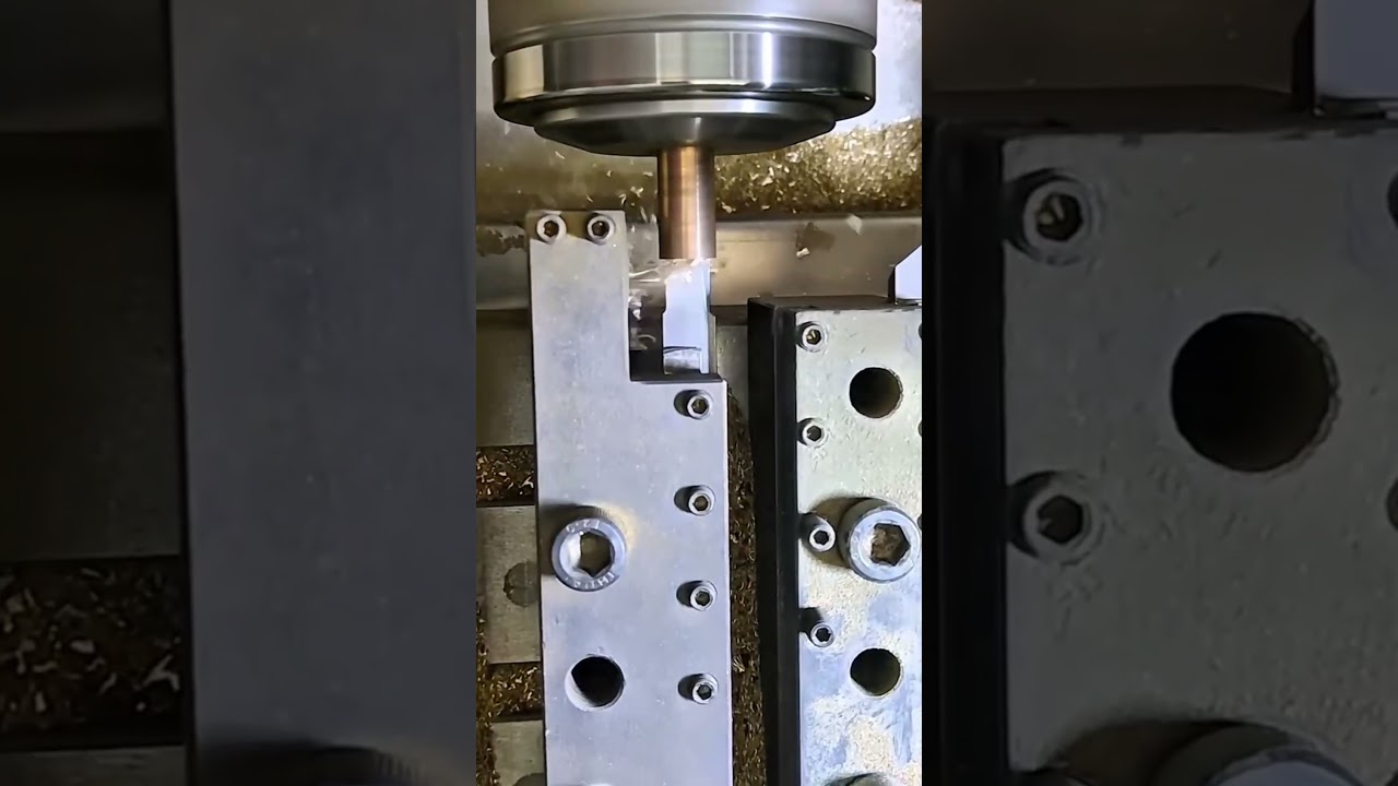 Ingenious carving presents highly precise design!