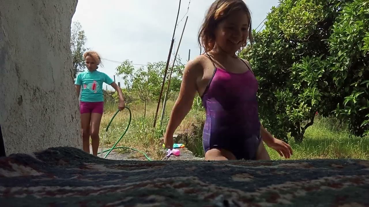 Tomando banho de mangueira