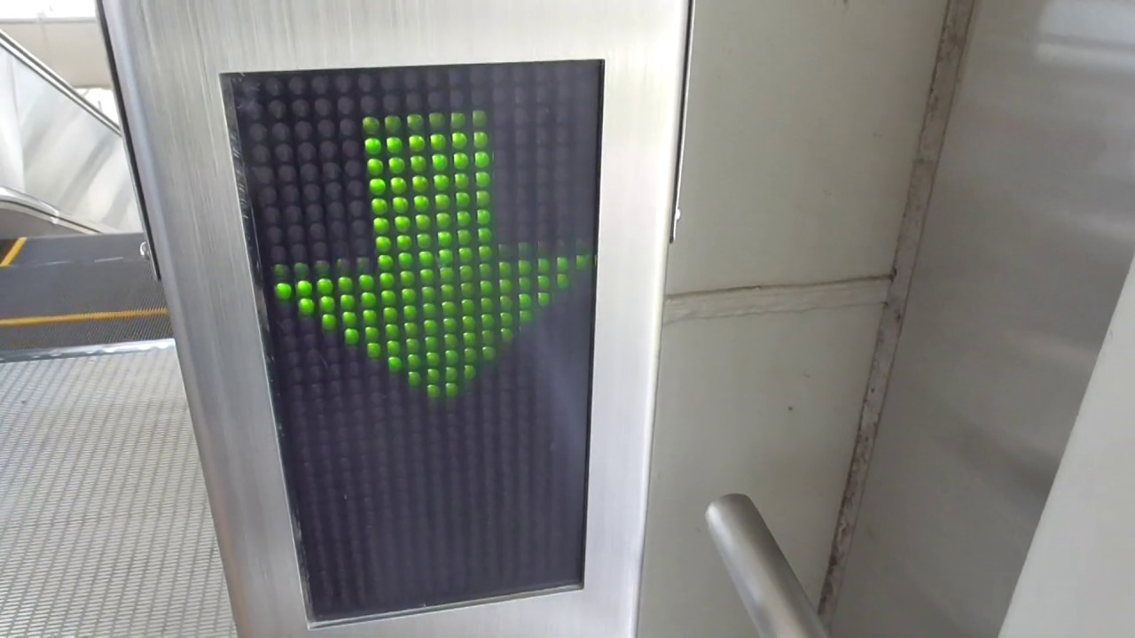 門司駅北口自由通路のエスカレーター