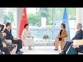 Peng Liyuan visits UNESCO headquarters, meets agency chief