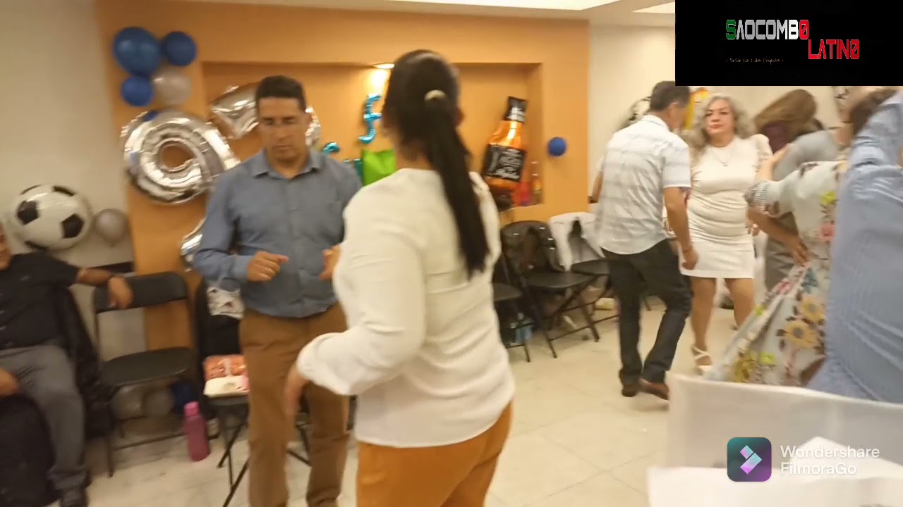 La gente de la Colonia Guerrero gozando con " Saocombo Latino " 🙏🏻🇲🇽