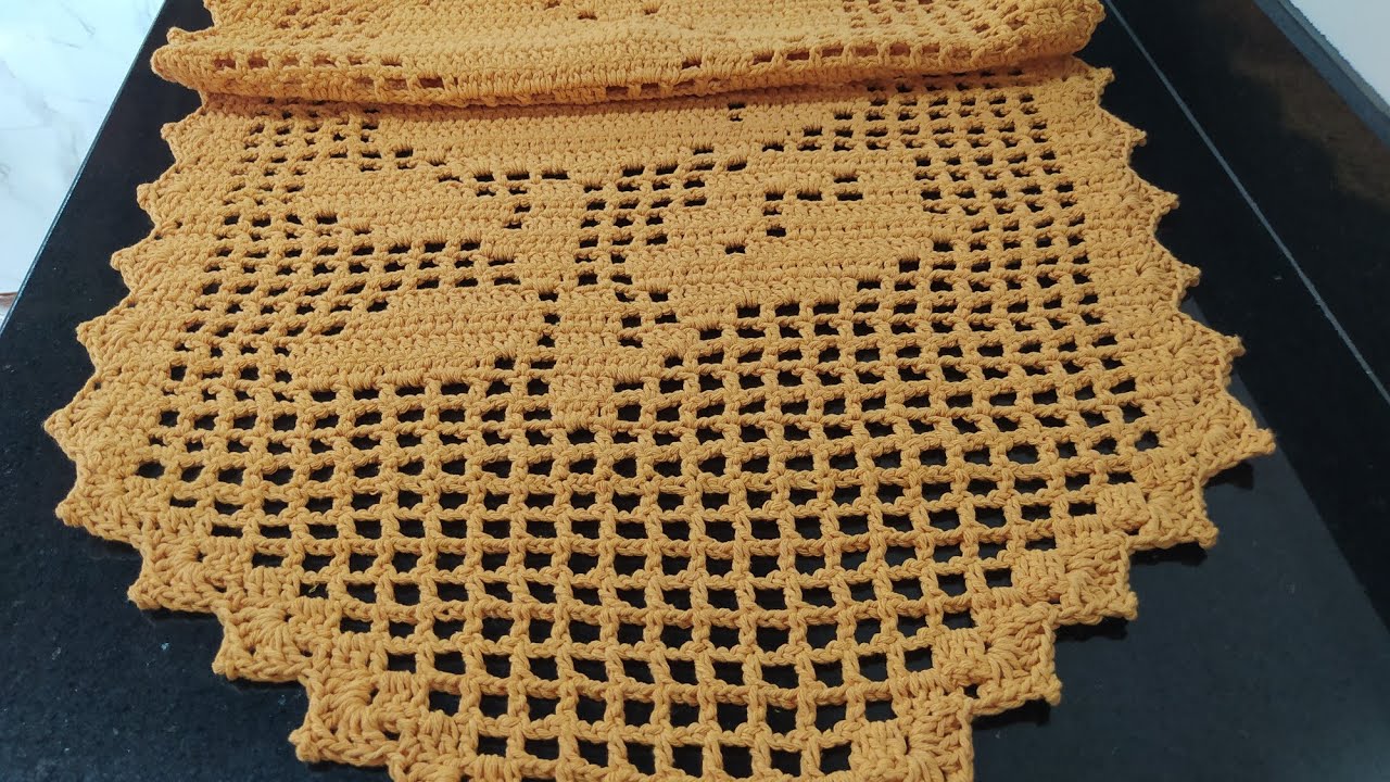 Fiz um lindo Caminho de Mesa em Crochê Filé para minha casa🥰