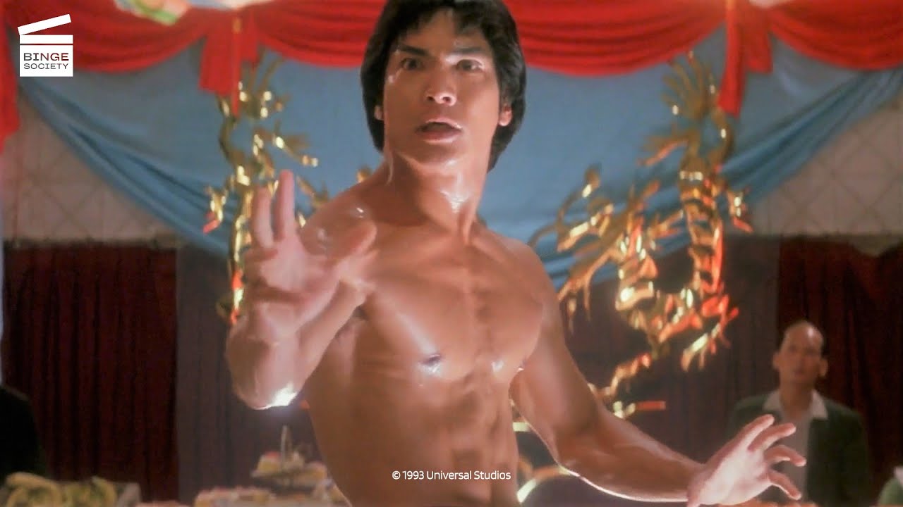 Bruce Lee L Histoire Du Dragon Dragon, l'histoire de Bruce Lee : Combat contre les marins CLIP HD