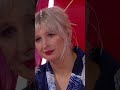 Lou offre l’un des moments les plus intenses de la soirée avec ce magnifique « Vole » de Céline Dion