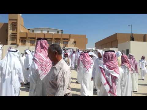 لحظة دخول جنازة الشيخ أحمد الدوغان المقبرة
