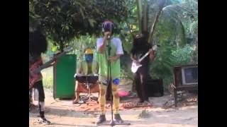 Kelembai Band - Hatiku Kau Guris Luka