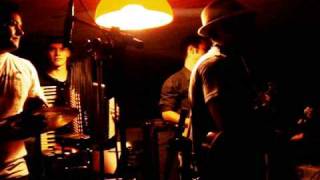 Banda Balalaica - O Beijo Teu Dengo No Poizé