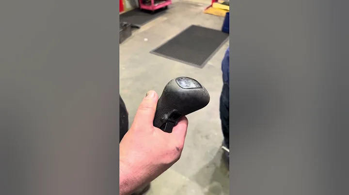 ZF 16 speed synchro gearbox - Double H selection pattern operation Hino 700 truck