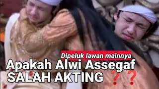 MasyaAllah Ekspresi Alwi Assegaf saat Dipeluk Inne Azri, Raden Kian Santang Meringis Begini, Whats?