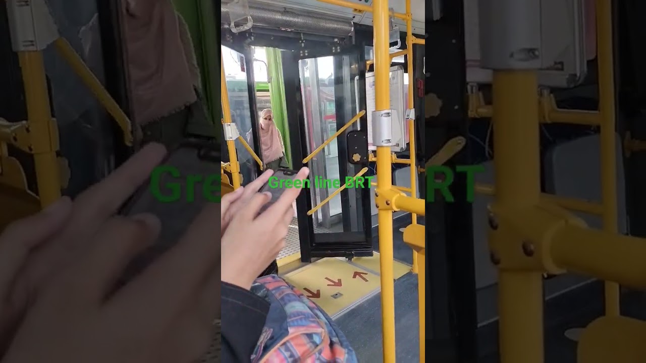 green line bus karachi 