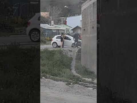Tres personas detenidos tras chocar contra una columna de alumbrado en Ushuaia