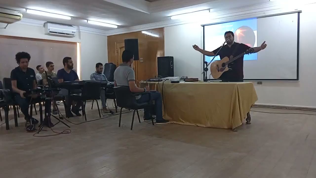 المرنم وديع متواضع يسوع اسمك عظيم ياعيني تملي وحدك نور الانوار ❤️وقت تسبيح رائع من مؤتمر الخدام