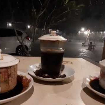 ngopi dikala hujan malam