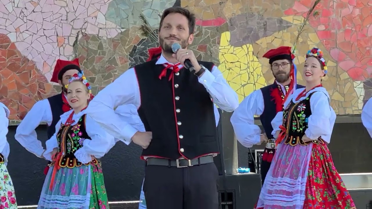 LIVE at Seattle Center Mural Amphitheater: Syrena Seattle - traditional Polish dance ensemble 🇵🇱