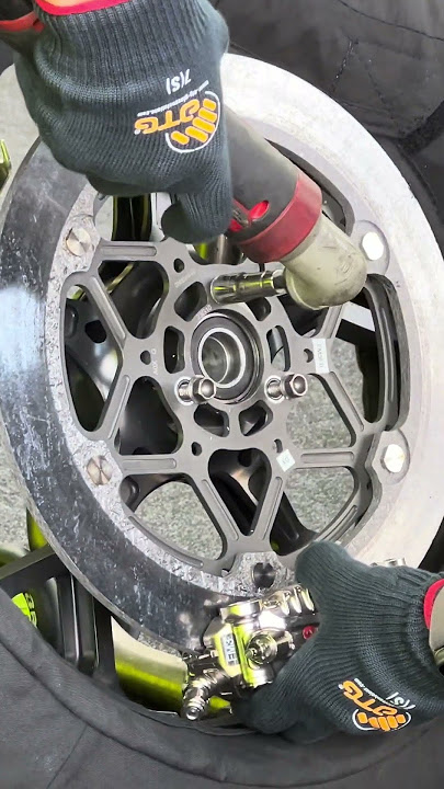 MotoGP 🔥 GP24 🔥 Carbon Fibre Front Disc Removal 🔥 Pertamina Enduro VR46 Racing Team