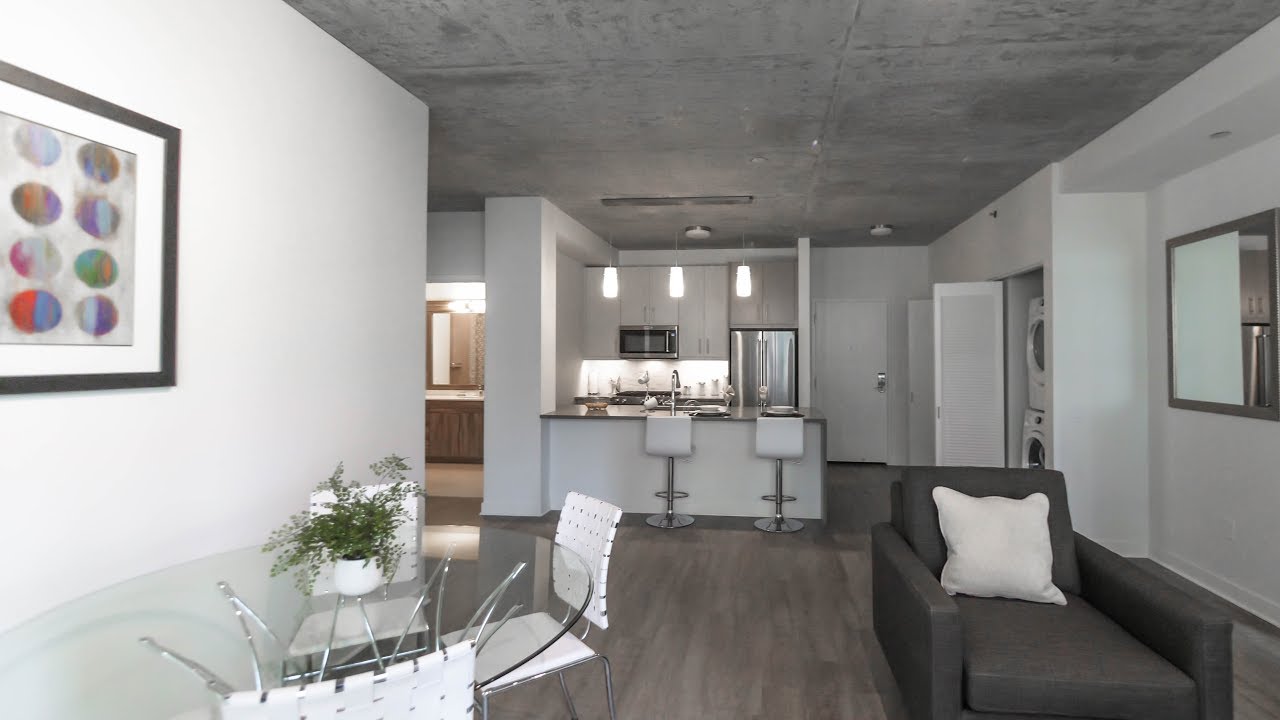 An 07tier 2bedroom, 2bath model at Streeterville's new Sienna