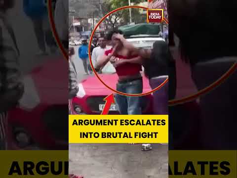 Viral Video | Argument Escalates Into Brutal Fight #shorts #ViralVideo #StreetFight #TouristClash