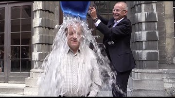 Rector Rik Torfs accepts the ALS Ice Bucket Challenge