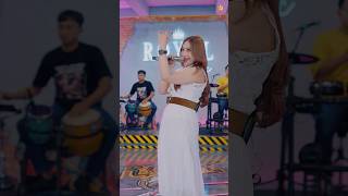 Biarkan kupergi Karena aku tak sanggup lagi SHINTA ARSINTA - TAK SANGGUP LAGI