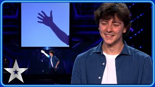 matteo fraziano impersonates elvis and eminem with his hands