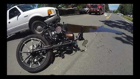 Motorcycle Crash - Harley Davidson Iron883