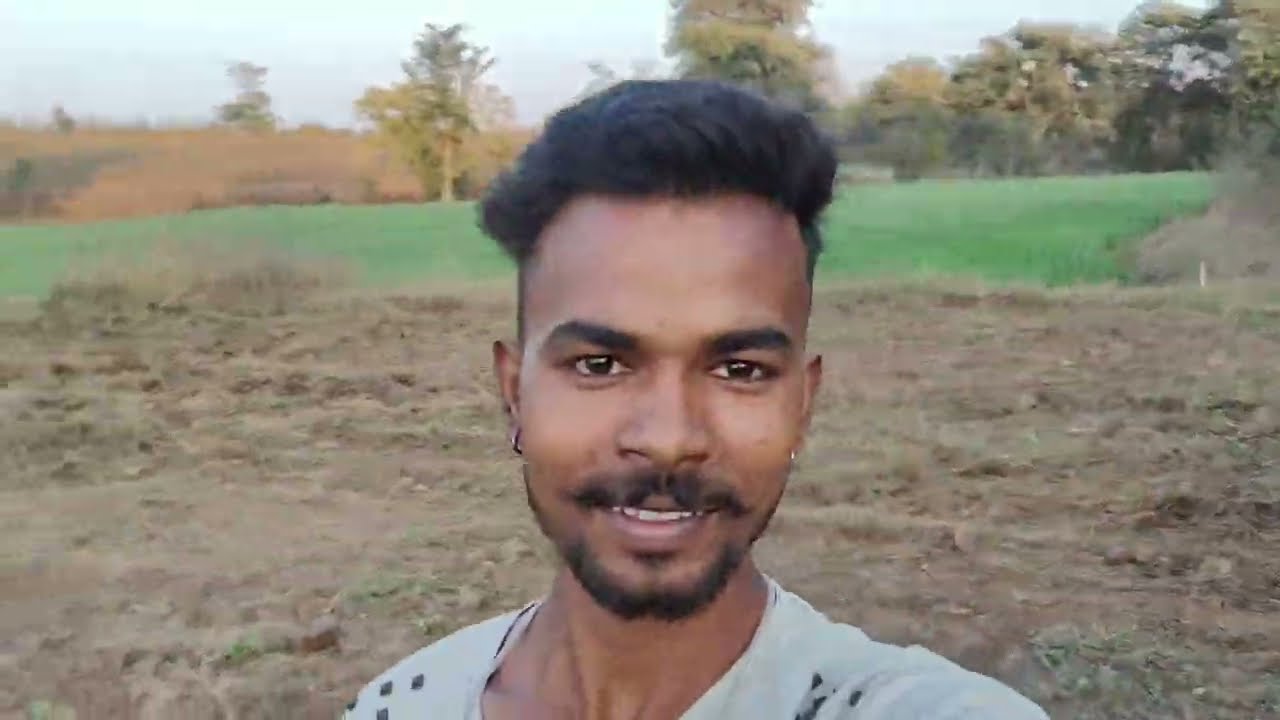 Aaj ham khet mein tractor chala rahe hain🚜