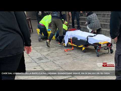 CADE DAL LOGGIATO DELLA BASILICA PALLADIANA: QUINDICENNE GRAVE, MA SI SALVA | 26/01/2024