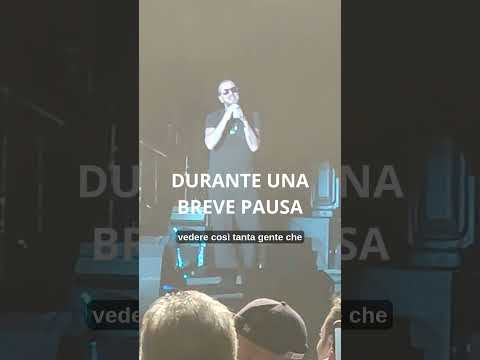 Video Raf parla al pubblico di durante il concerto: La musica, l'amore, la libertà (2026)