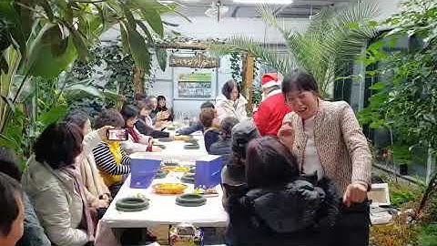 어른들도 좋아하는 산타할아버지! 즐거운 크리스마스 선물나눔! 행복한 시간 입니다~^♡^