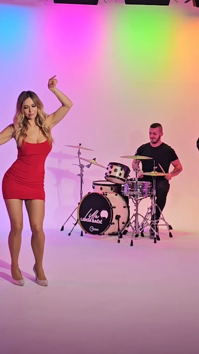 Lidija Bacic Lille  - Svaka božja kafana me pozna (shorts)