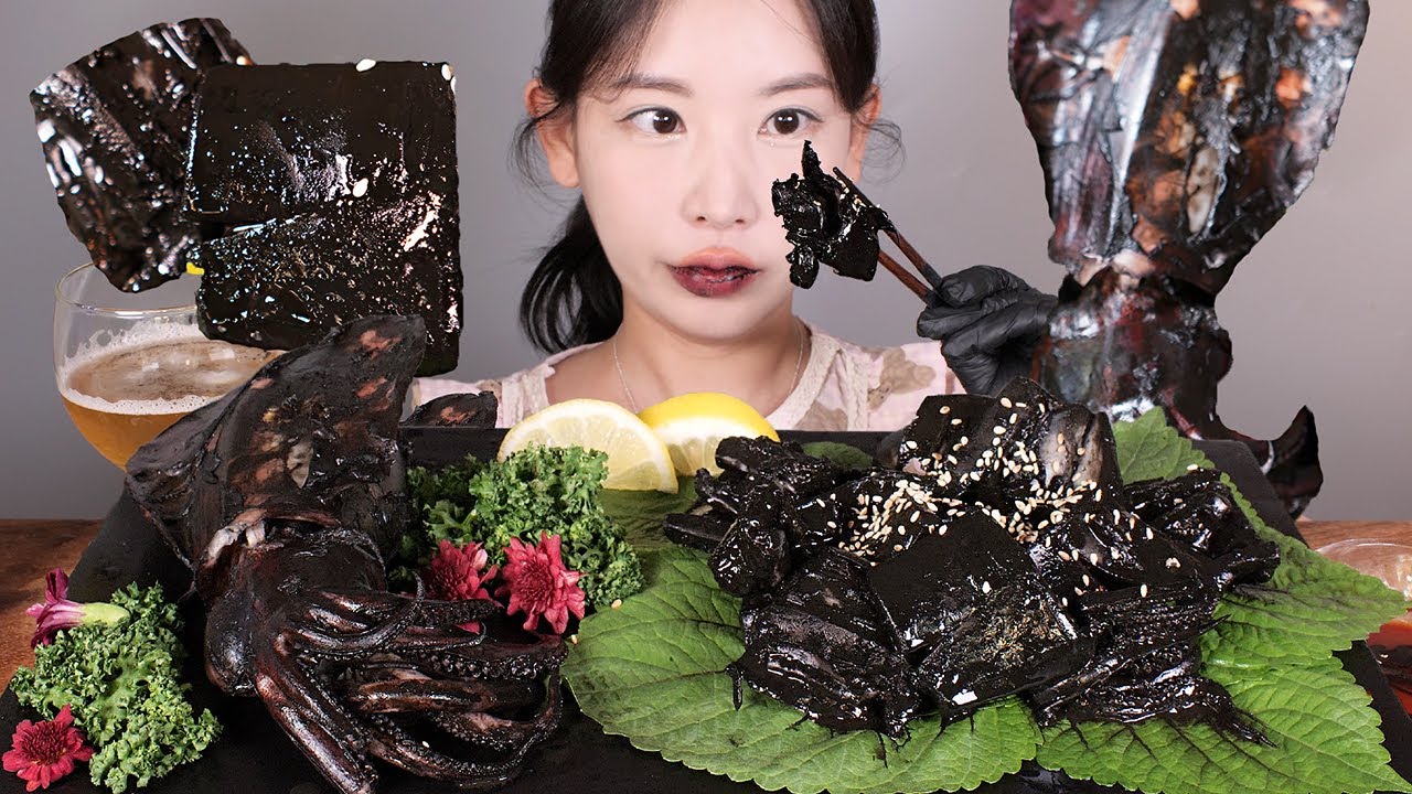 내 오징어 색깔은 Black🖤 무늬오징어 먹물범벅 통찜 먹방 Steamed Patterned Squid [eating show] mukbang korean food