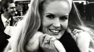 Watch Lynn Anderson True Loves A Blessing video