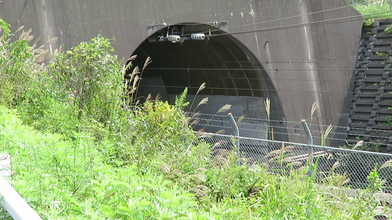 碓氷峠トンネルを出るe7 W7系 北陸新幹線安中榛名 軽井沢 Youtube