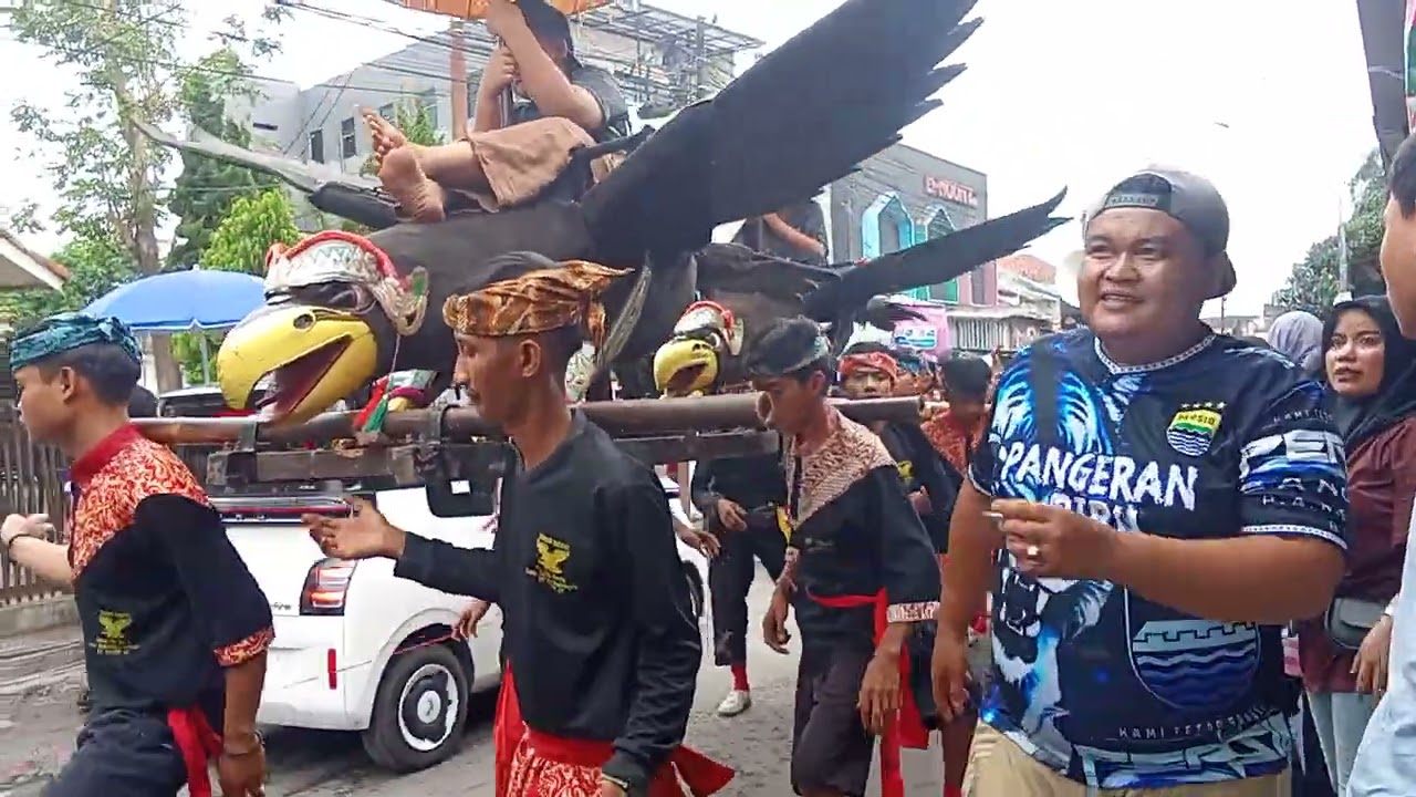 Seni benjang mekar Saluyu di Uber 