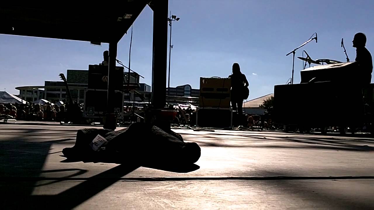 Sharon Van Etten "Give Out" (LIVE at FUN FUN FUN Fest 2012) YouTube