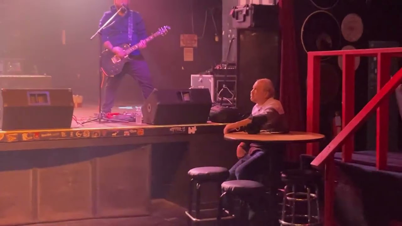 Dumpweed Featuring Sam From Ash On Ivywood performing Going Away To College by Blink 182 live at BFE